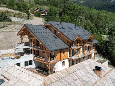 APPARTEMENT T2 + CABINE A VENDRE - ST CHAFFREY - 46.49 m2 - 405000€